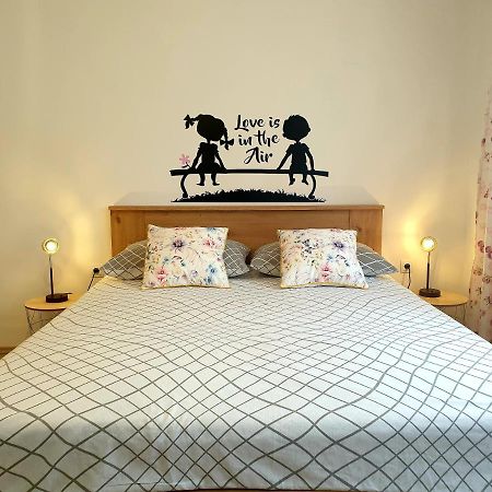 Apartment Mon Cheri-Located In A Quiet Neighbourhood Near Beaches Free Parking 普拉 外观 照片