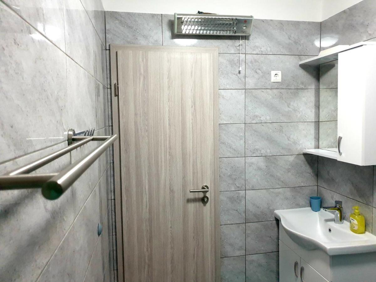 Apartment Mon Cheri-Located In A Quiet Neighbourhood Near Beaches Free Parking 普拉 外观 照片