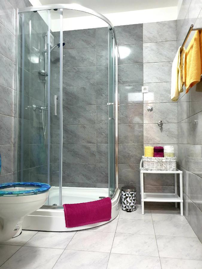Apartment Mon Cheri-Located In A Quiet Neighbourhood Near Beaches Free Parking 普拉 外观 照片