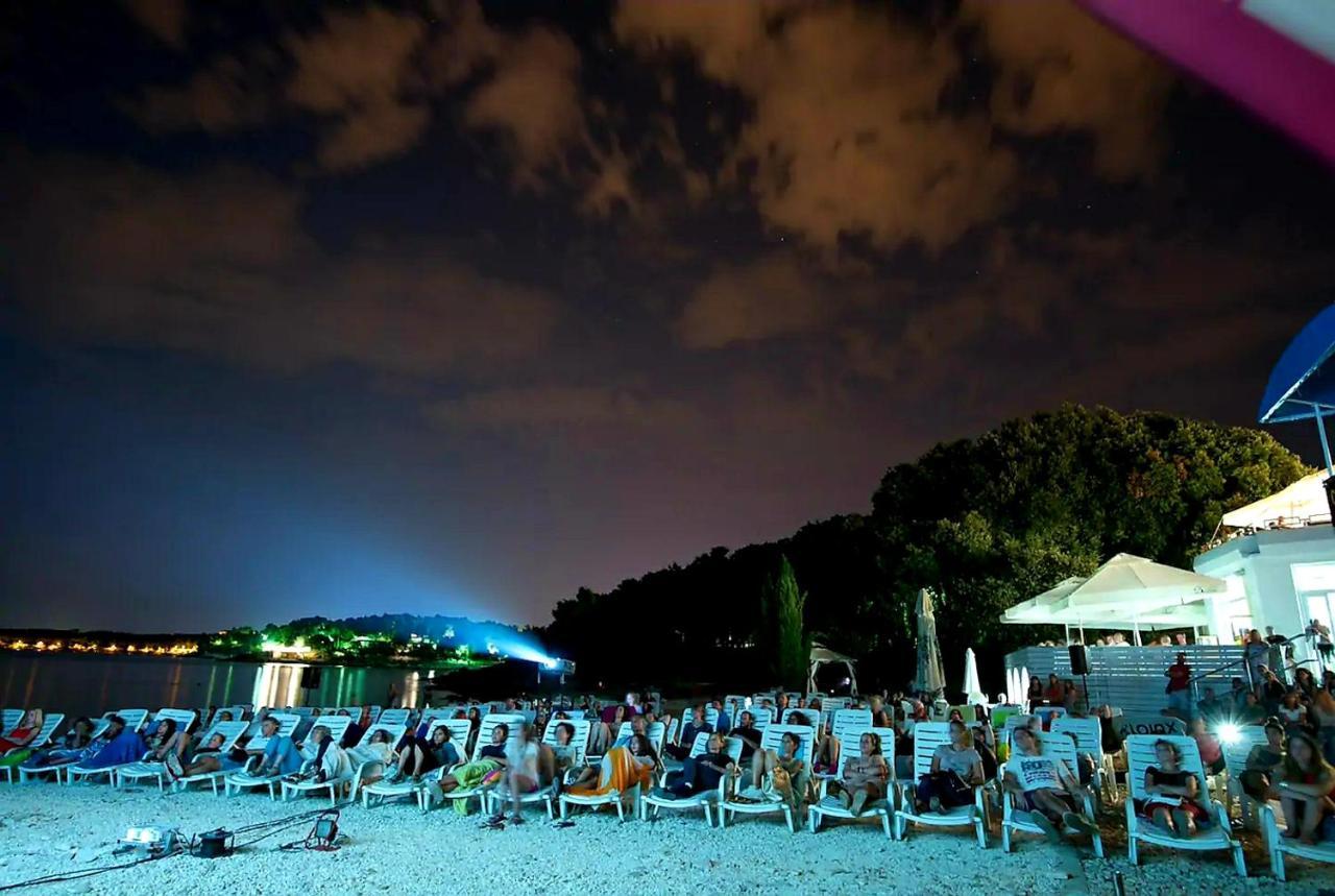Apartment Mon Cheri-Located In A Quiet Neighbourhood Near Beaches Free Parking 普拉 外观 照片