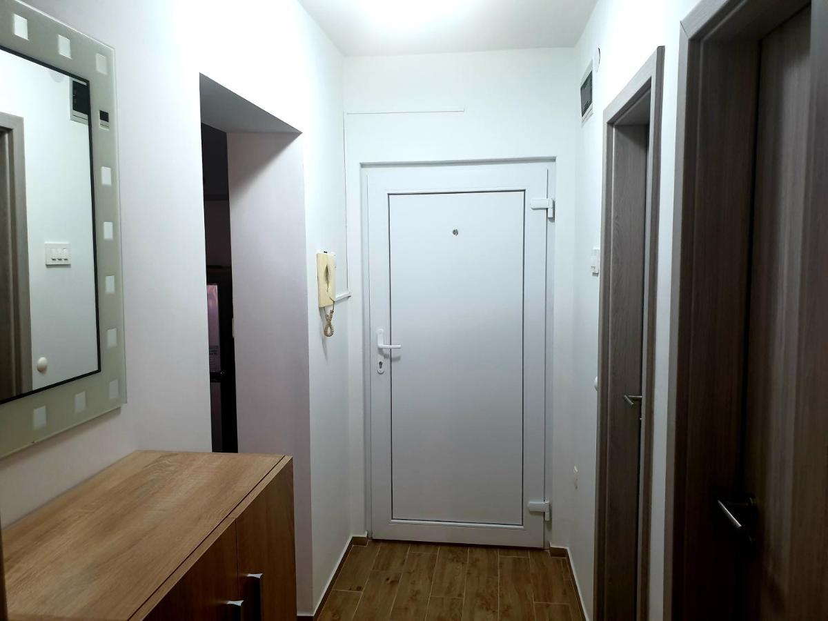 Apartment Mon Cheri-Located In A Quiet Neighbourhood Near Beaches Free Parking 普拉 外观 照片