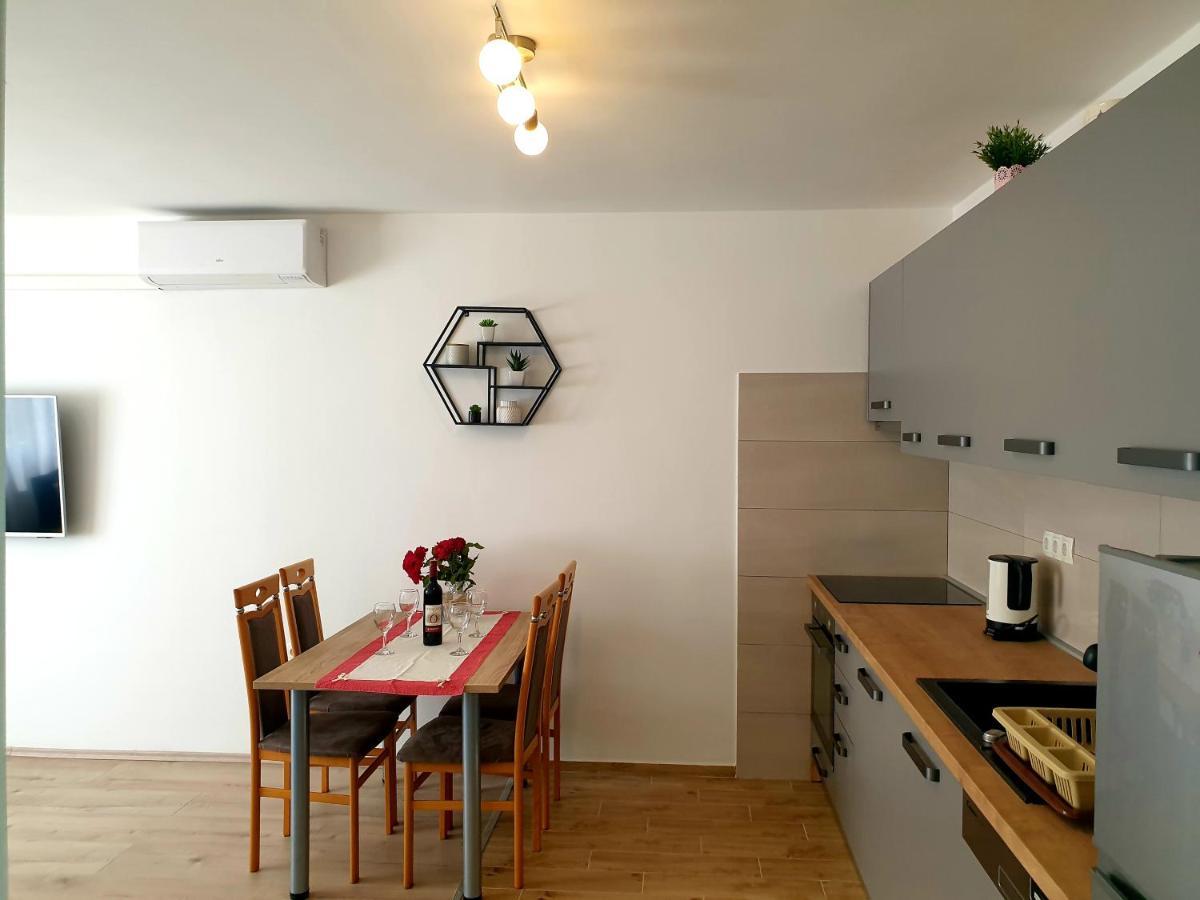 Apartment Mon Cheri-Located In A Quiet Neighbourhood Near Beaches Free Parking 普拉 外观 照片