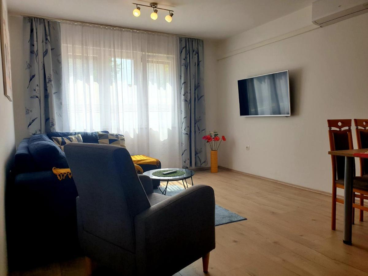 Apartment Mon Cheri-Located In A Quiet Neighbourhood Near Beaches Free Parking 普拉 外观 照片