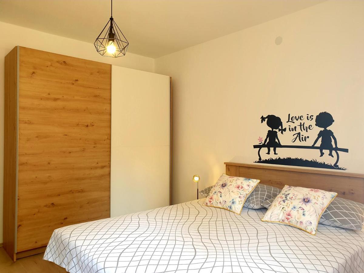 Apartment Mon Cheri-Located In A Quiet Neighbourhood Near Beaches Free Parking 普拉 外观 照片